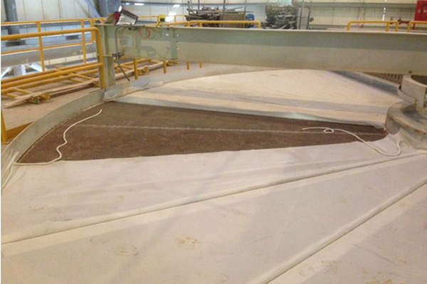 Vertical flat disc filter cloth